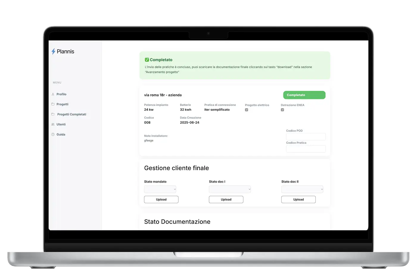 Pagina di monitoraggio Plannis per il cliente finale: pratica completata, dati dell'impianto e sezione per caricare mandato e documenti